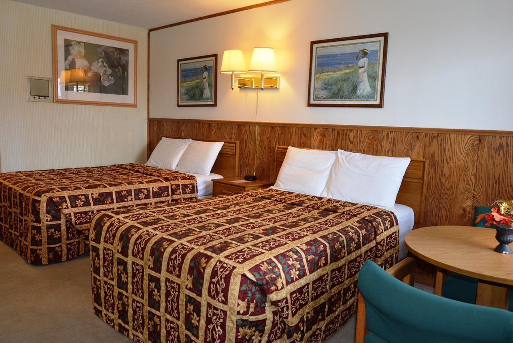 Viking Motel Lindsborg Room photo
