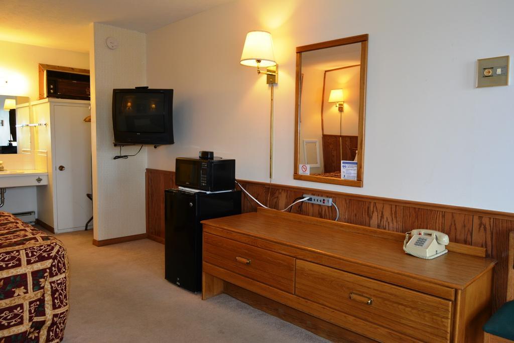 Viking Motel Lindsborg Room photo
