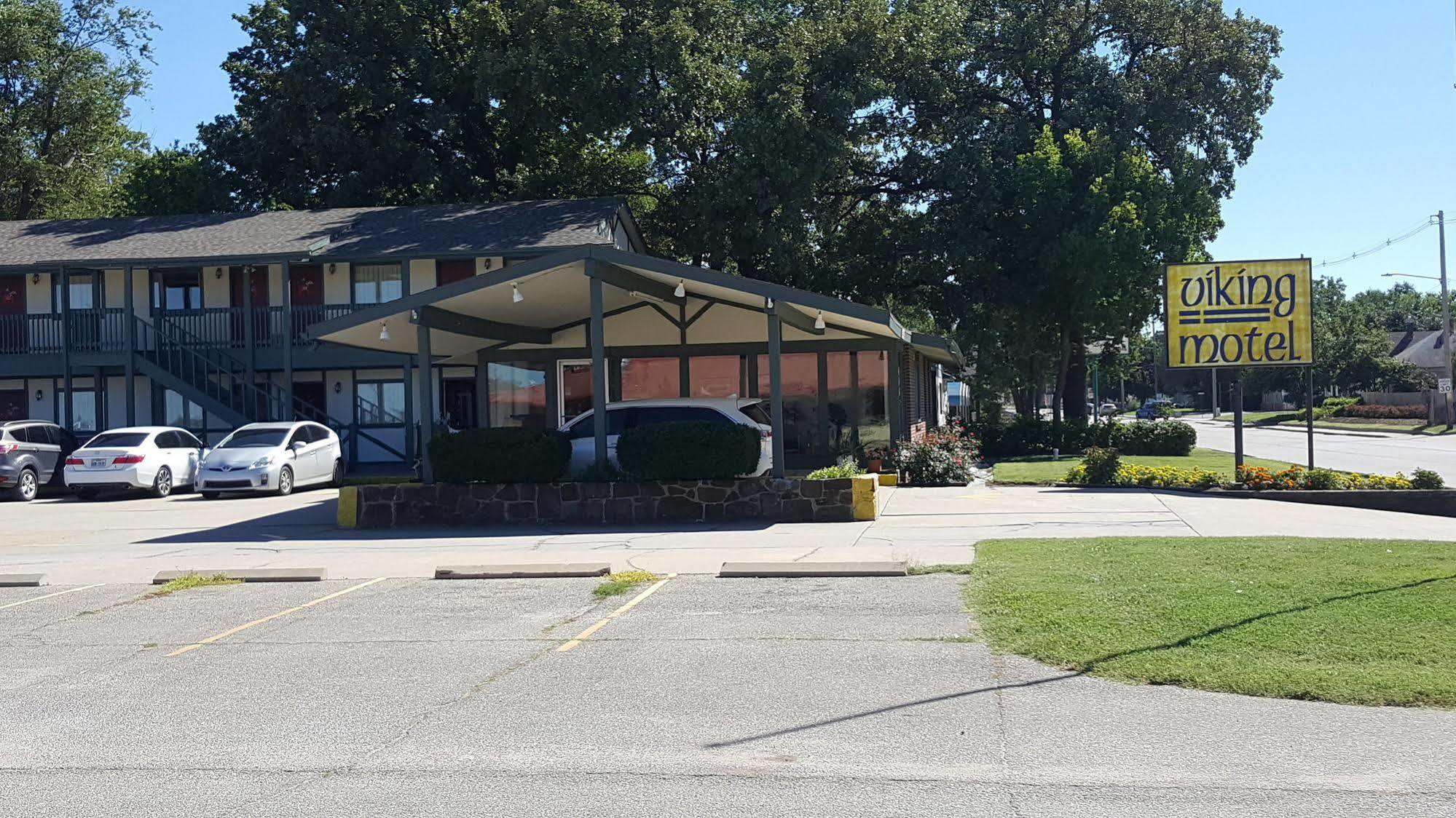 Viking Motel Lindsborg Exterior photo