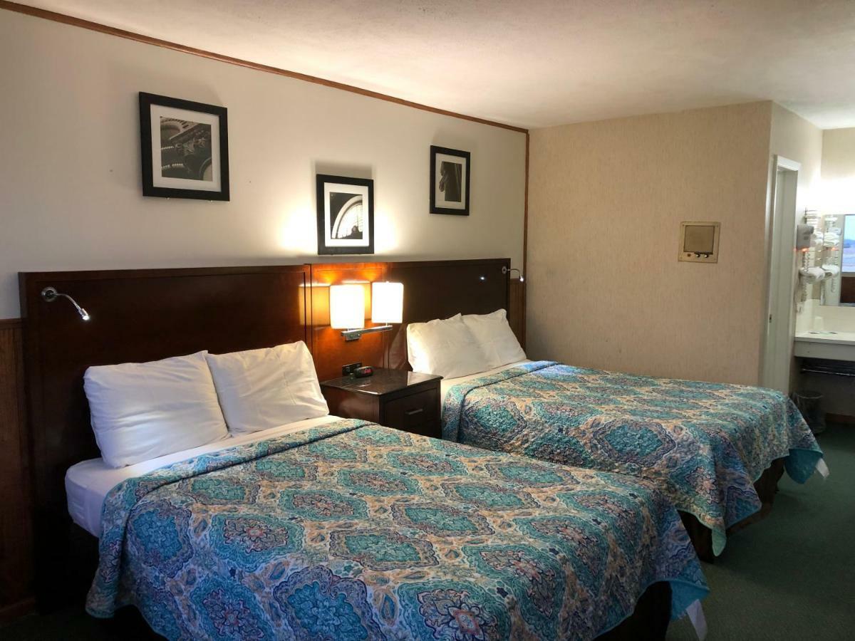 Viking Motel Lindsborg Exterior photo